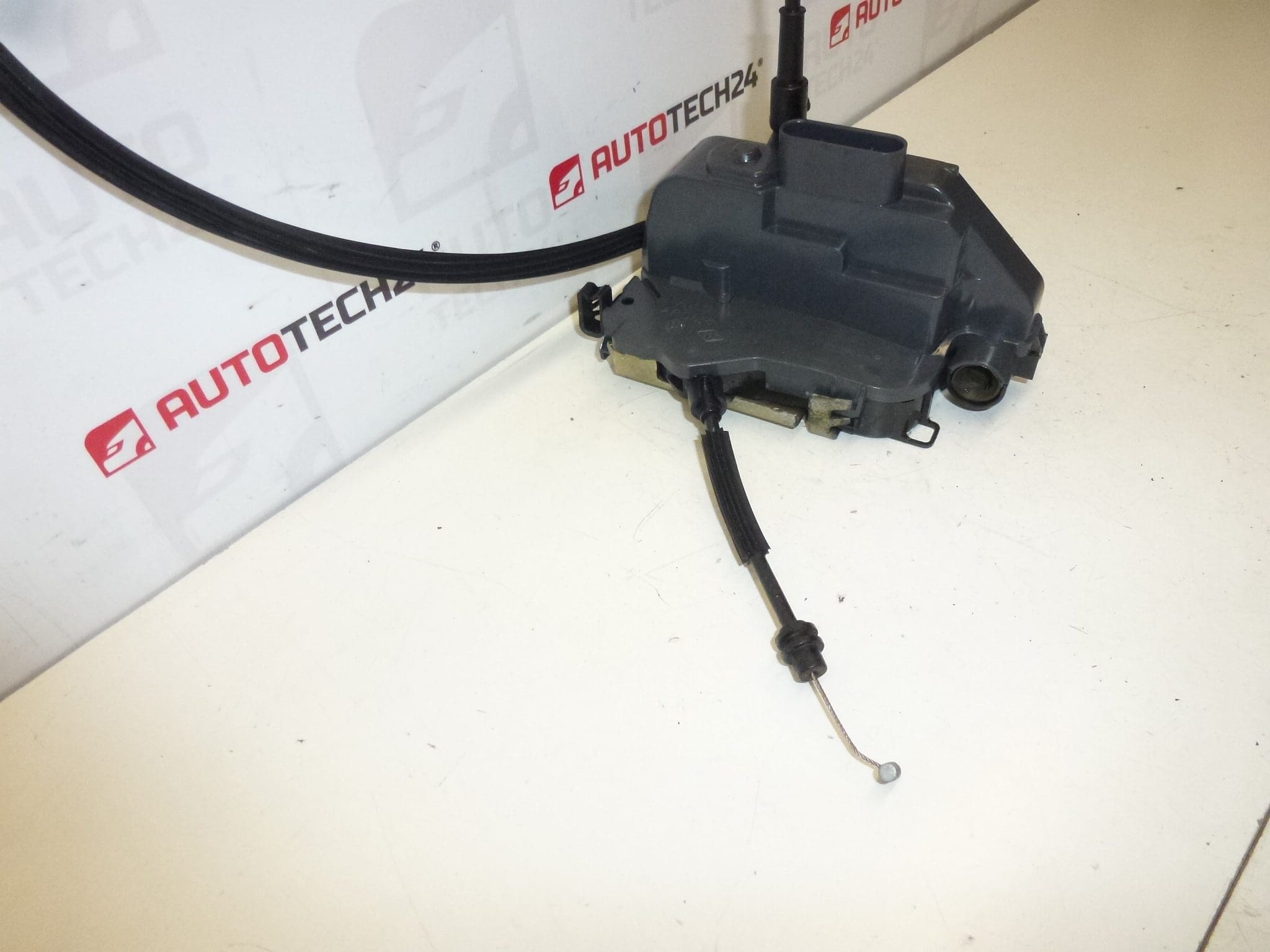 Serrure de porte gauche Peugeot 307CC 52229880 9135P5 – Image 3