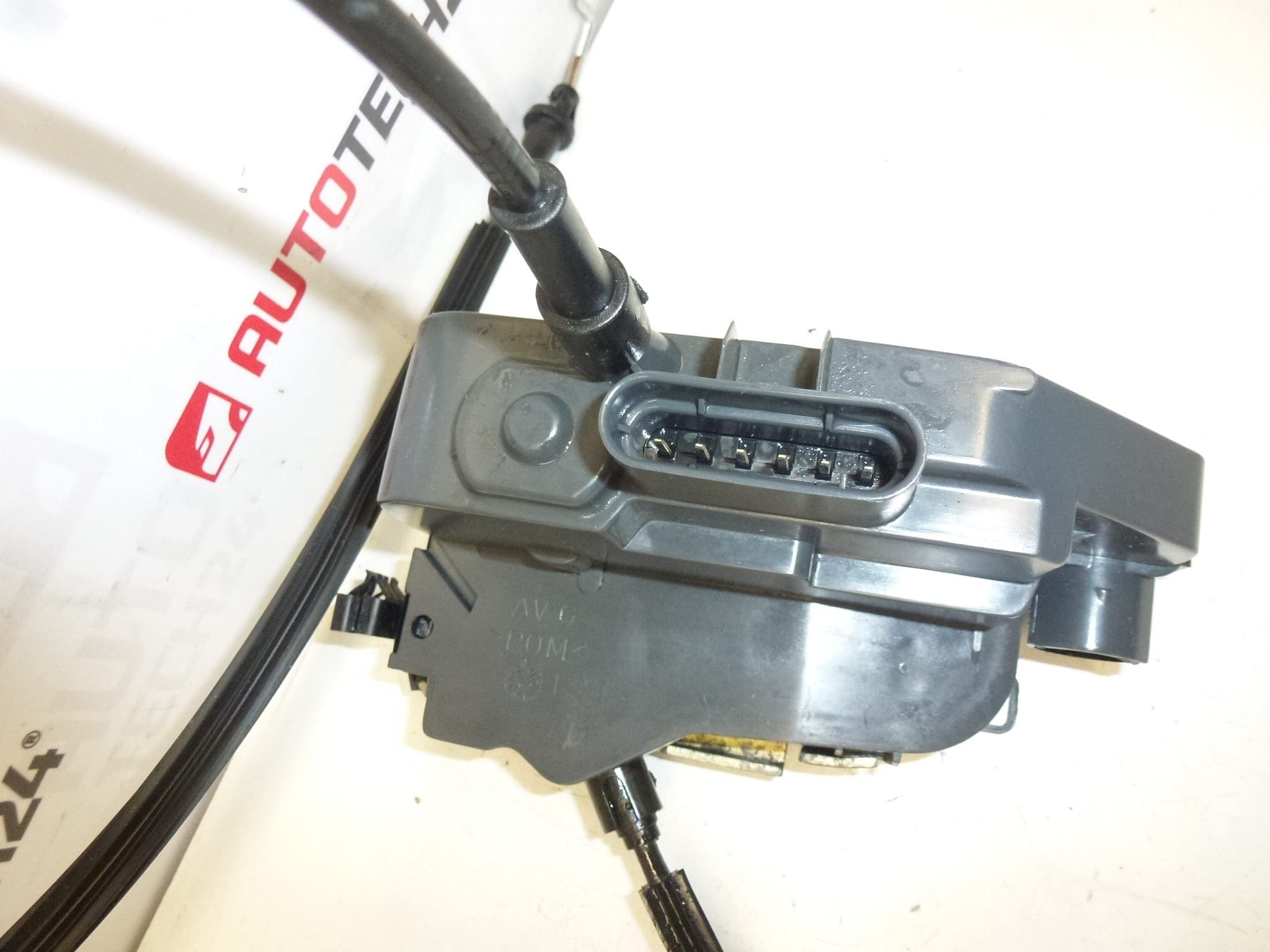 Serrure de porte gauche Peugeot 307CC 52229880 9135P5 – Image 4