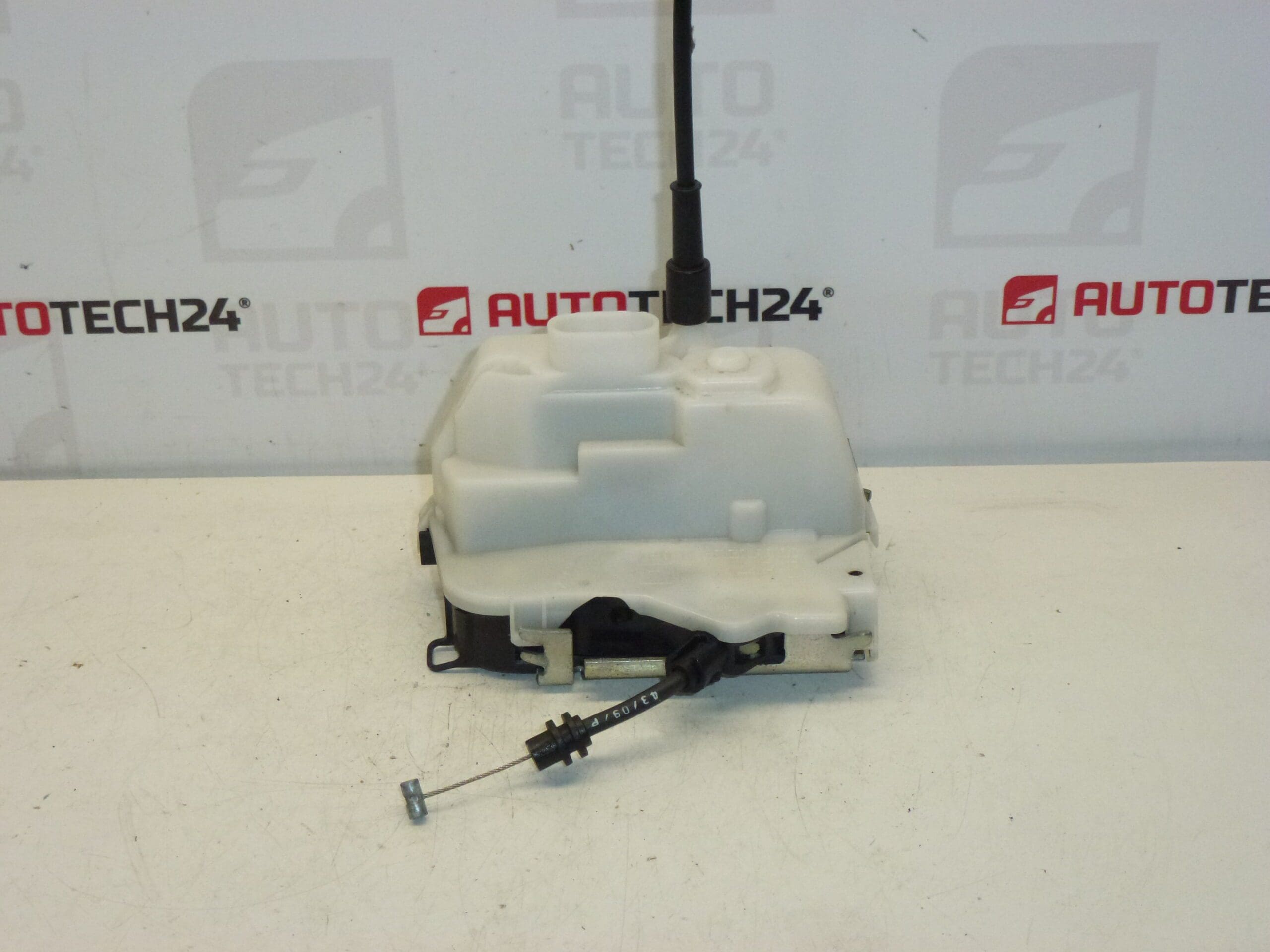 Serrure porte arrière droite 4 PIN Citroën C3 56316680 61427180 9138K4 – Image 2
