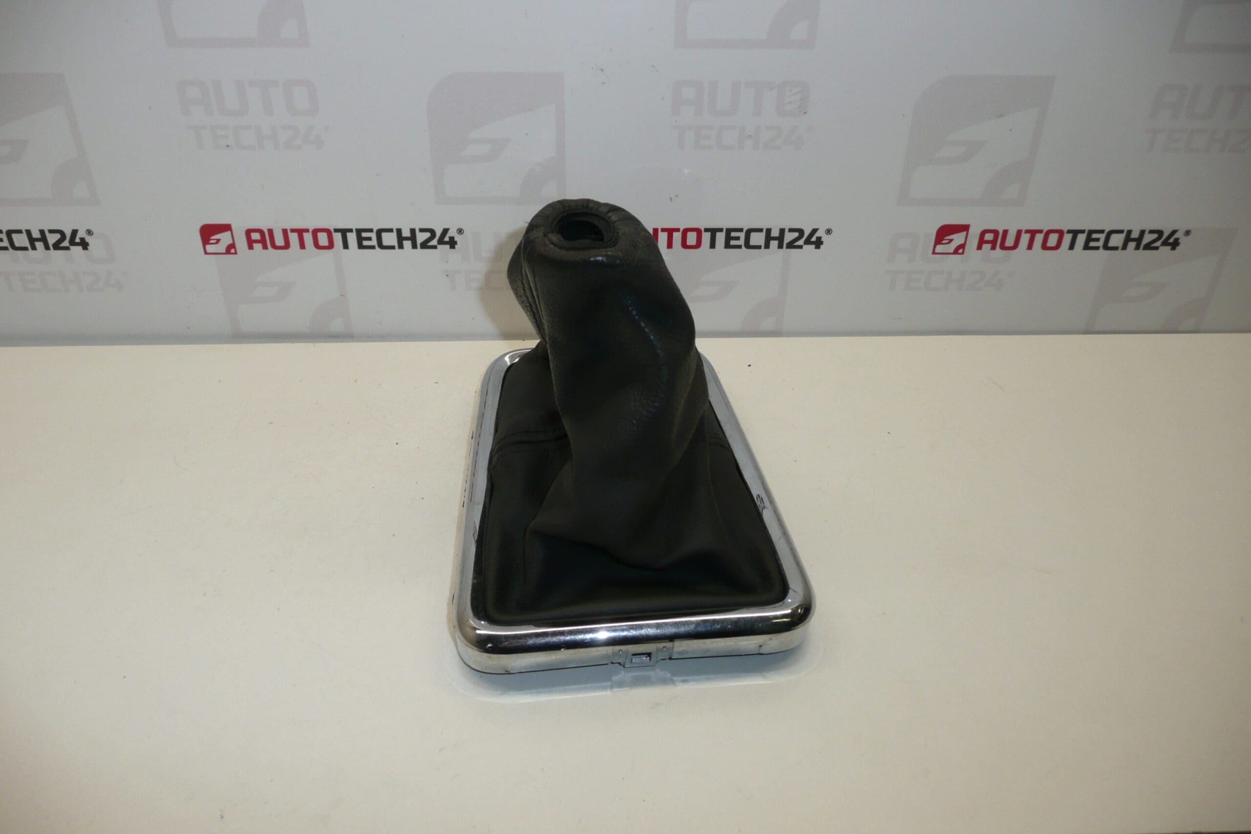 Cache levier de vitesse Peugeot 407 7589E1 7589TS – Image 2