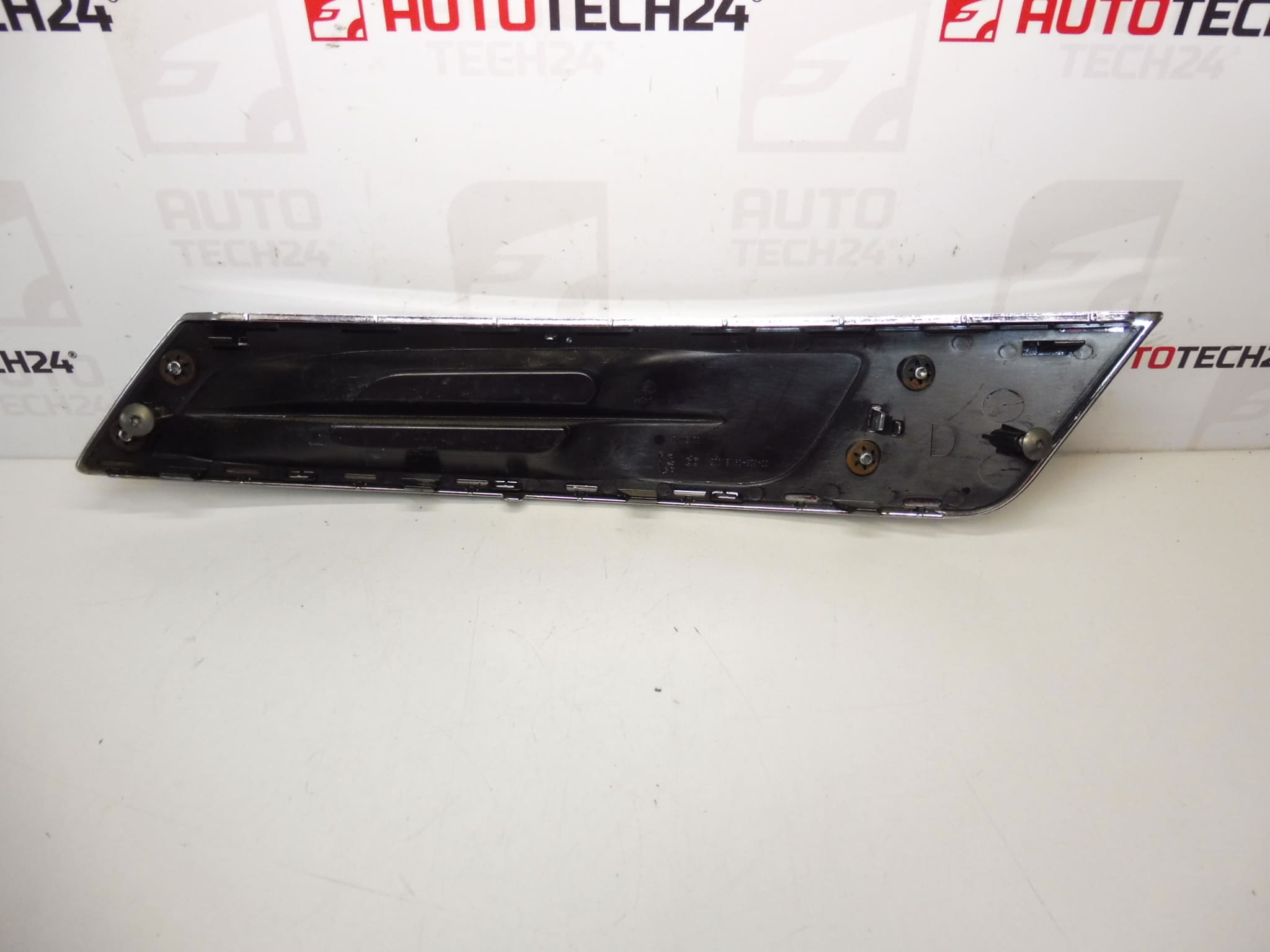 Bande de phare droite Peugeot 5008 021311 745308 – Image 2