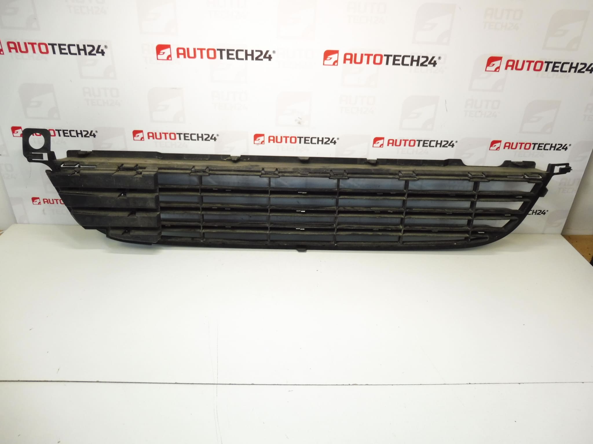 Grille de pare-chocs avant Peugeot 5008 9687437577 9686182677 7422E2 – Image 2