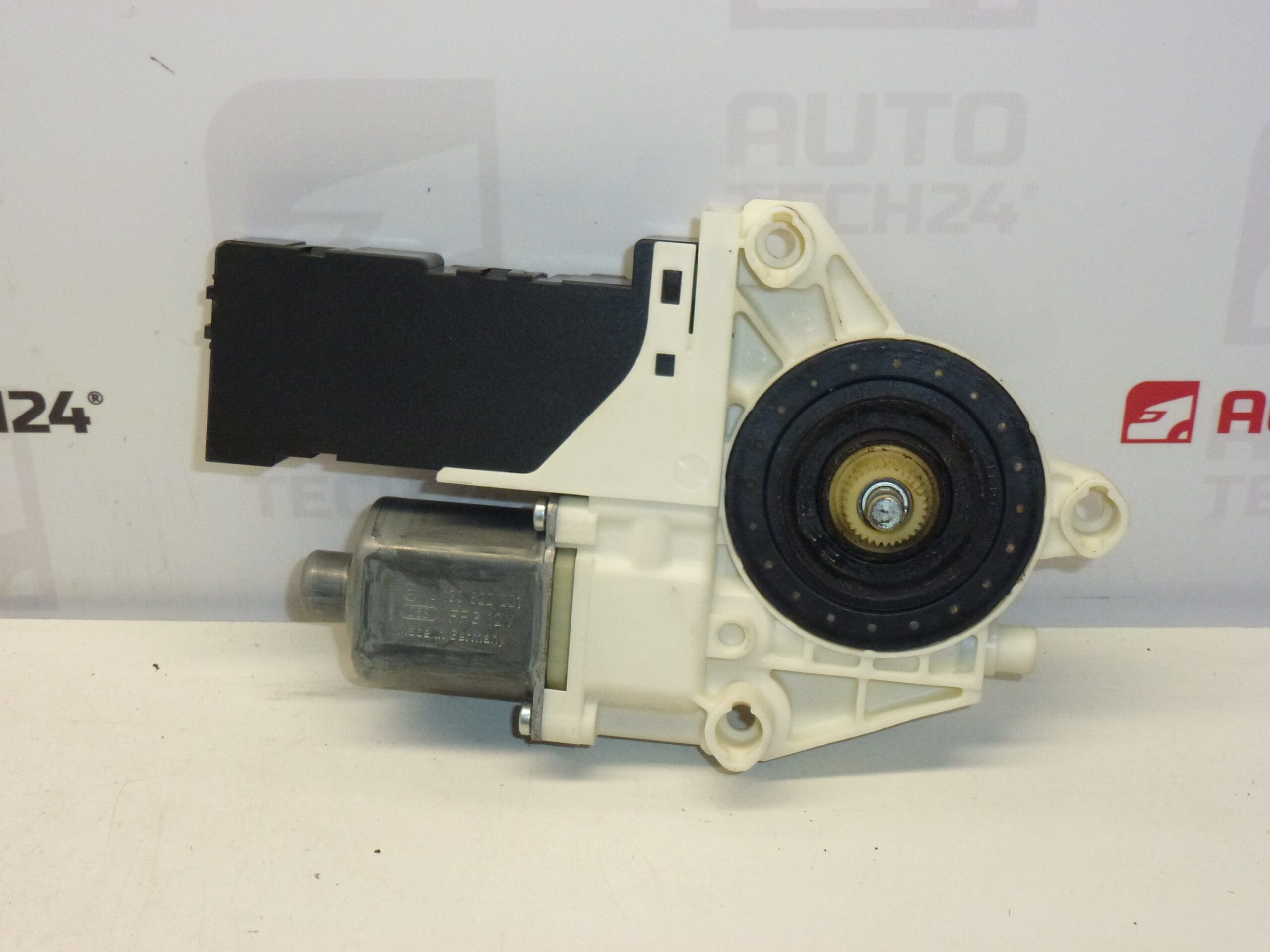 Peugeot 407 Moteur d'enrouleur de vitre droite 1137328127 – Image 2