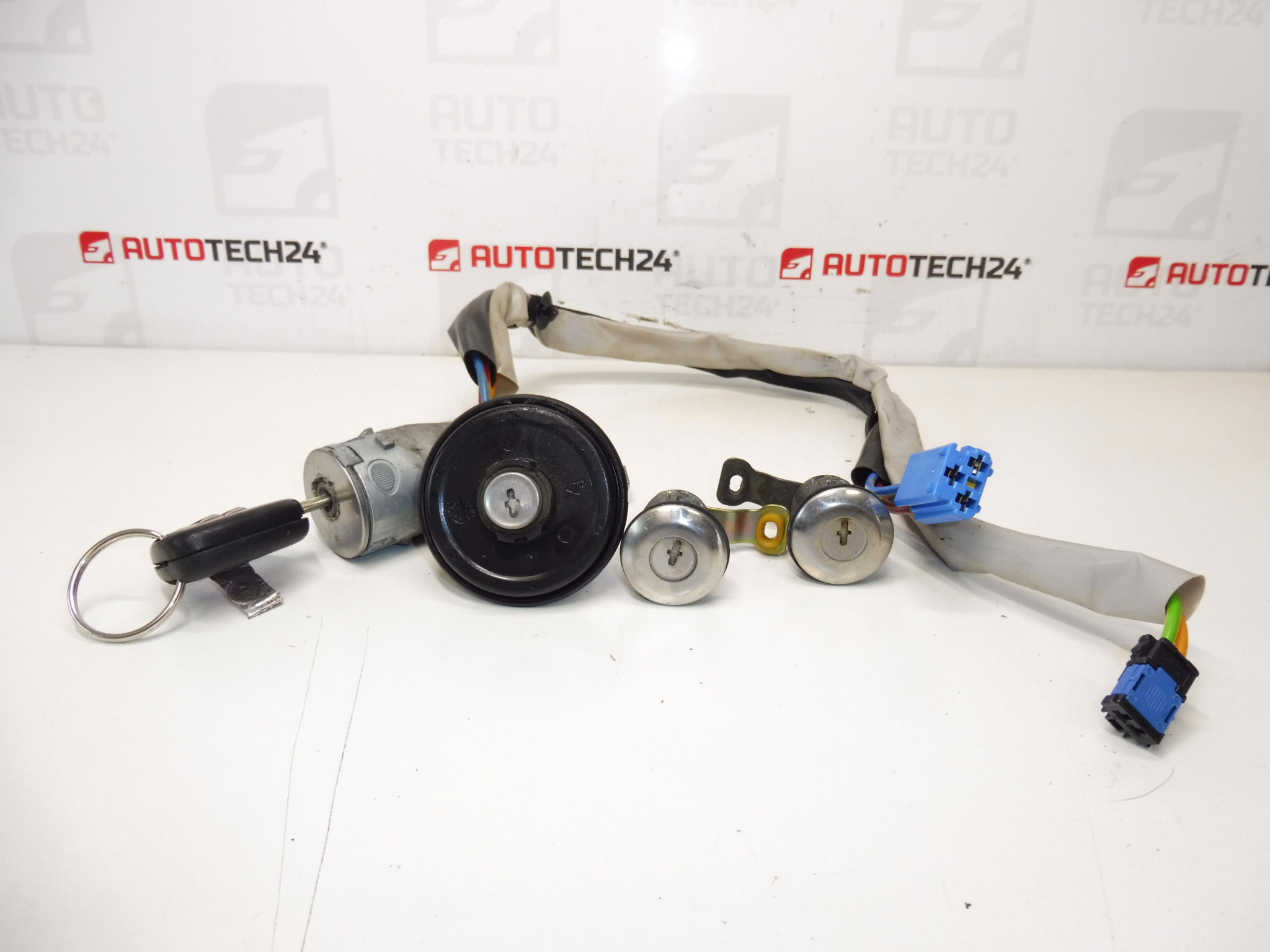 Kit clé et serrure Citroën Berlingo II 4162CF 4162CH – Image 2