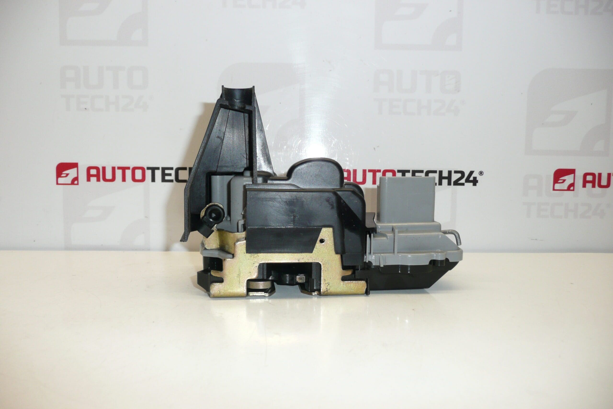 Serrure porte avant droite Peugeot 307 9136P1 9136AA – Image 2