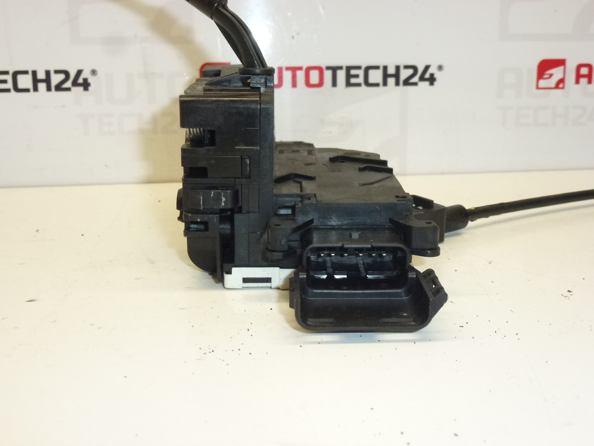 Serrure porte droite Peugeot 207 9136W2 – Image 2