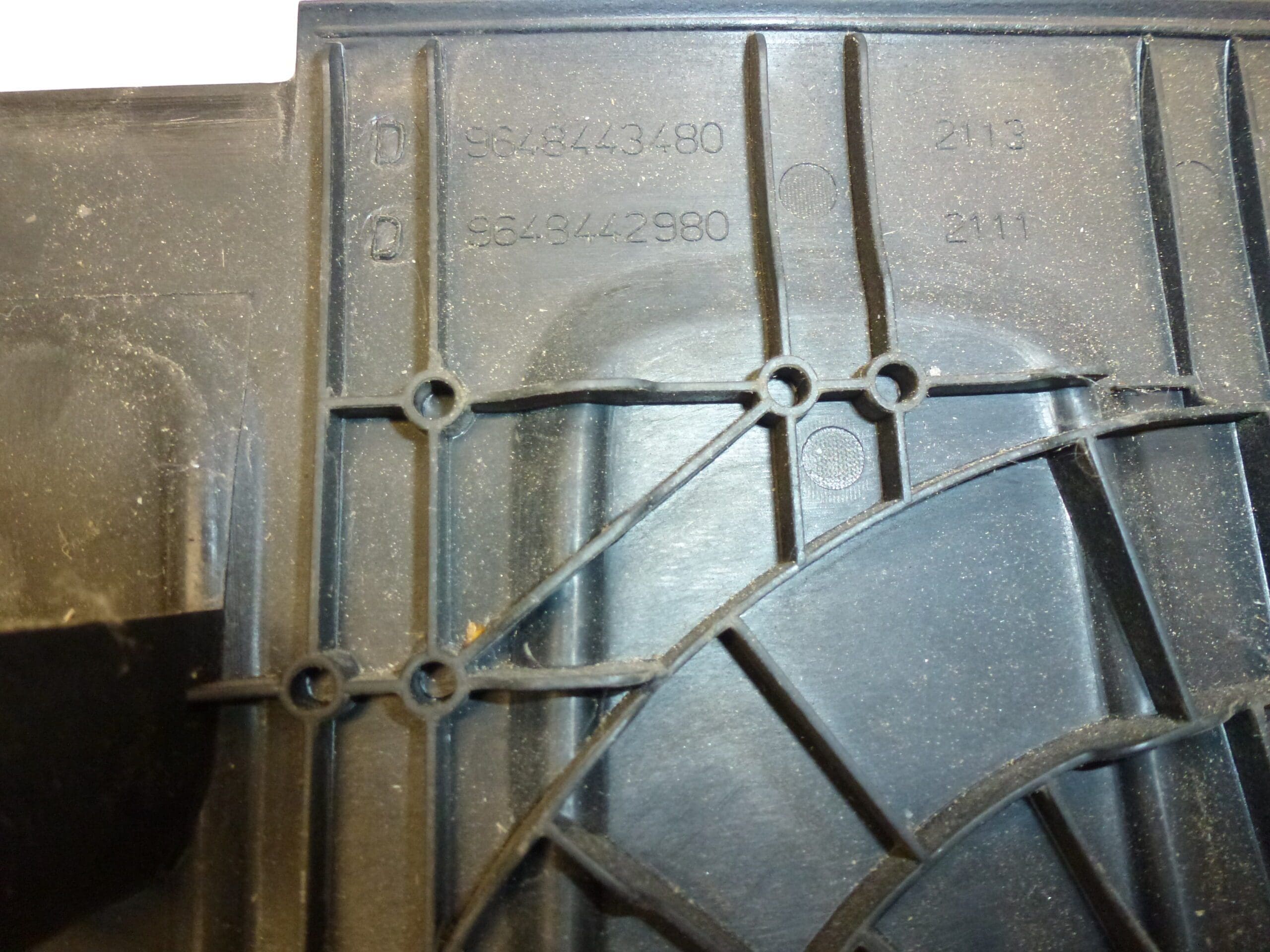 Cache moteur 1.4 16V KFU Peugeot 9648442980 0137E0 – Image 2