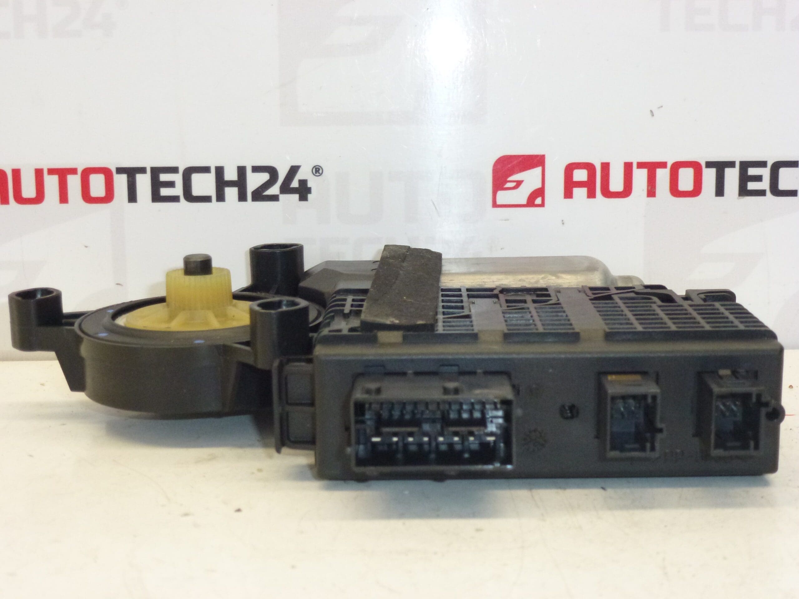 Citroën C4 Picasso moteur lève-vitre avant gauche 9682495680 – Image 2