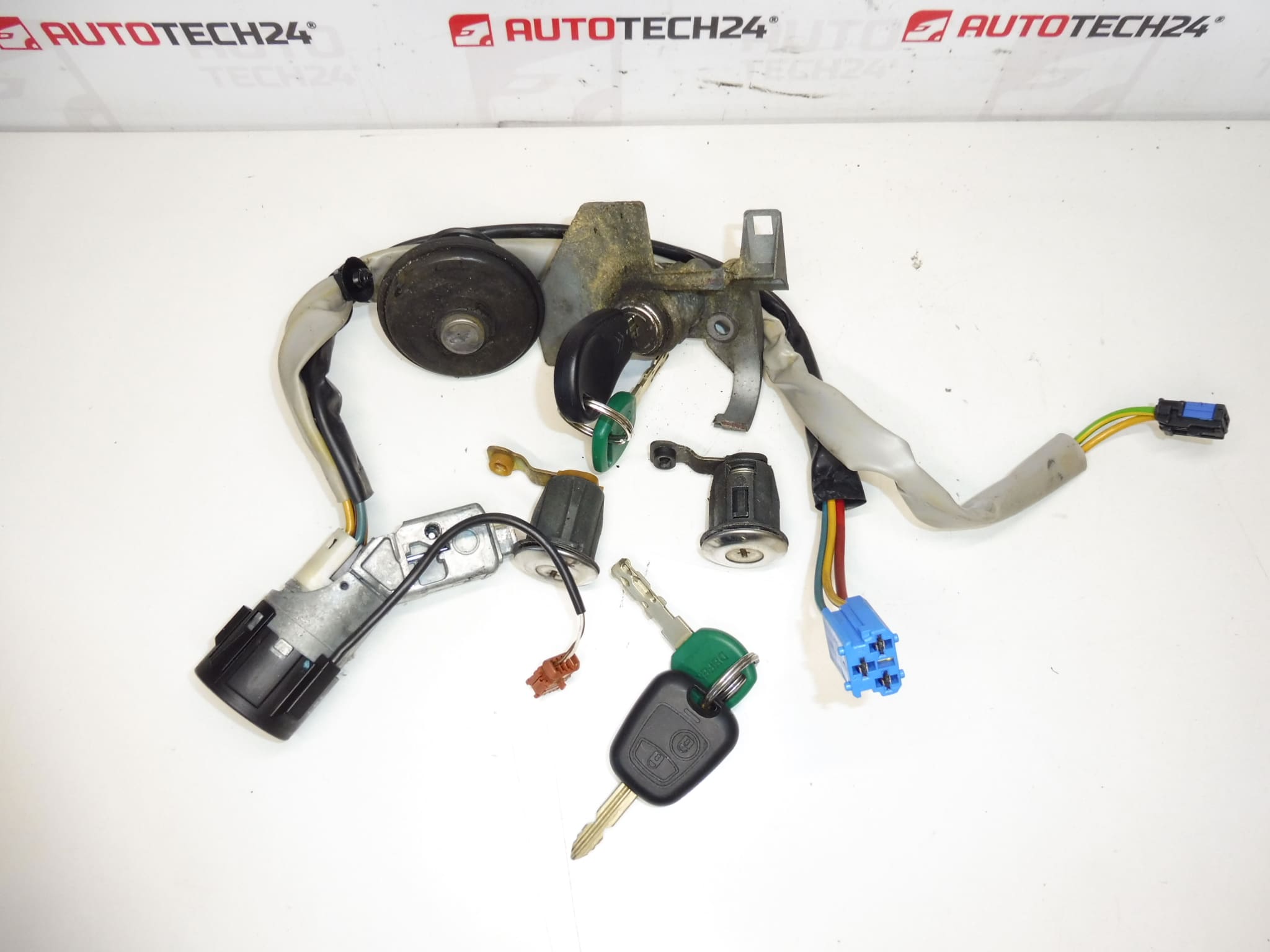 Jeu de 2 clés et serrures Citroën Berlingo II 4162CF 4162CH – Image 2