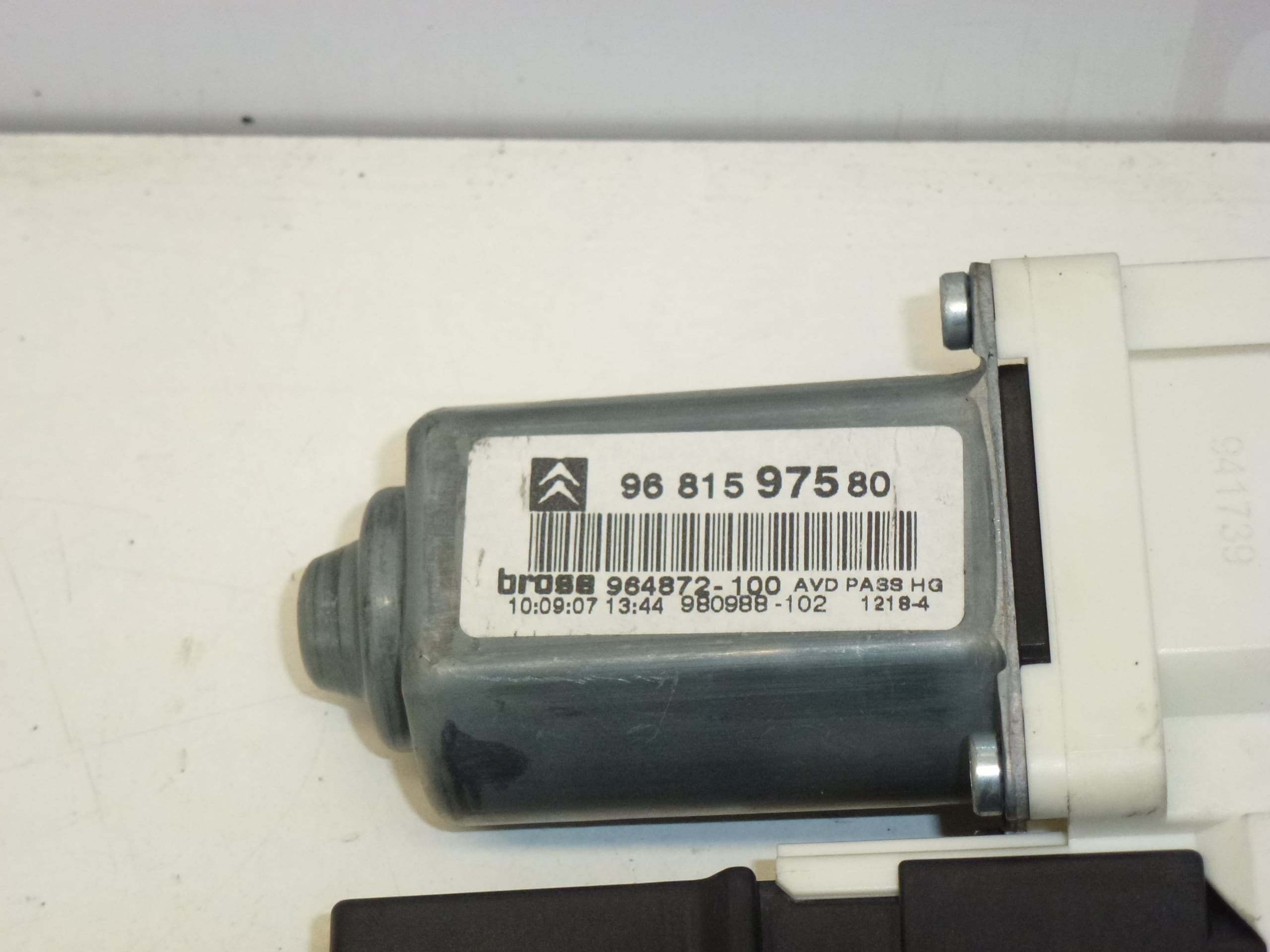 Moteur de lève-vitre avant droit Citroën C5 II 9681597580 9222AJ – Image 2