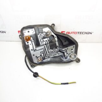 Partie de la lampe arrière gauche Peugeot 301 9674807780