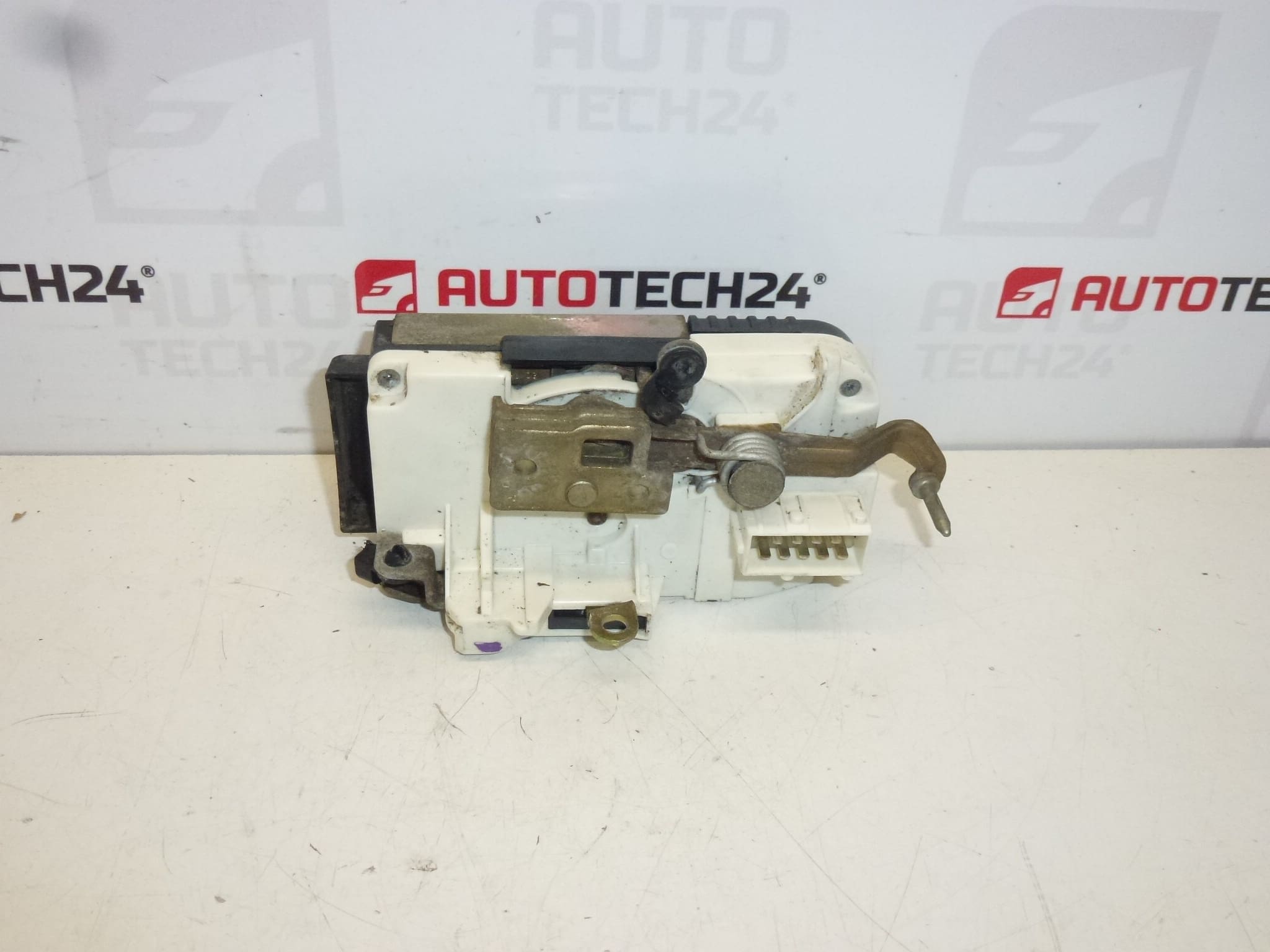 Serrure électrique de la porte avant droite Citroën C8 Peugeot 807 9136L9