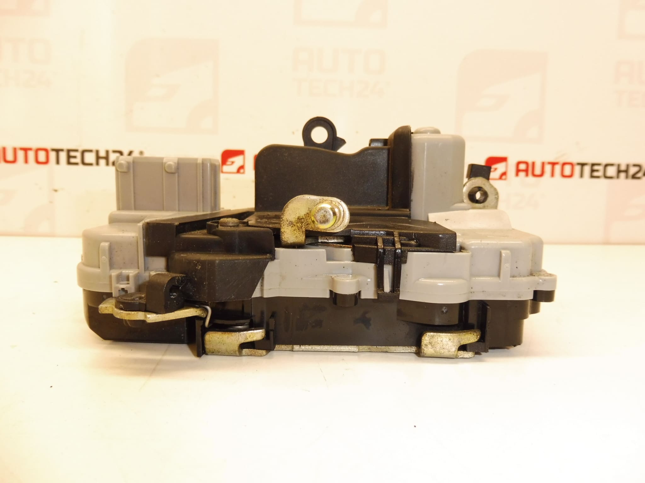 Serrure porte avant droite Citroën Xsara Picasso connecteur carré 9136J3 – Image 2