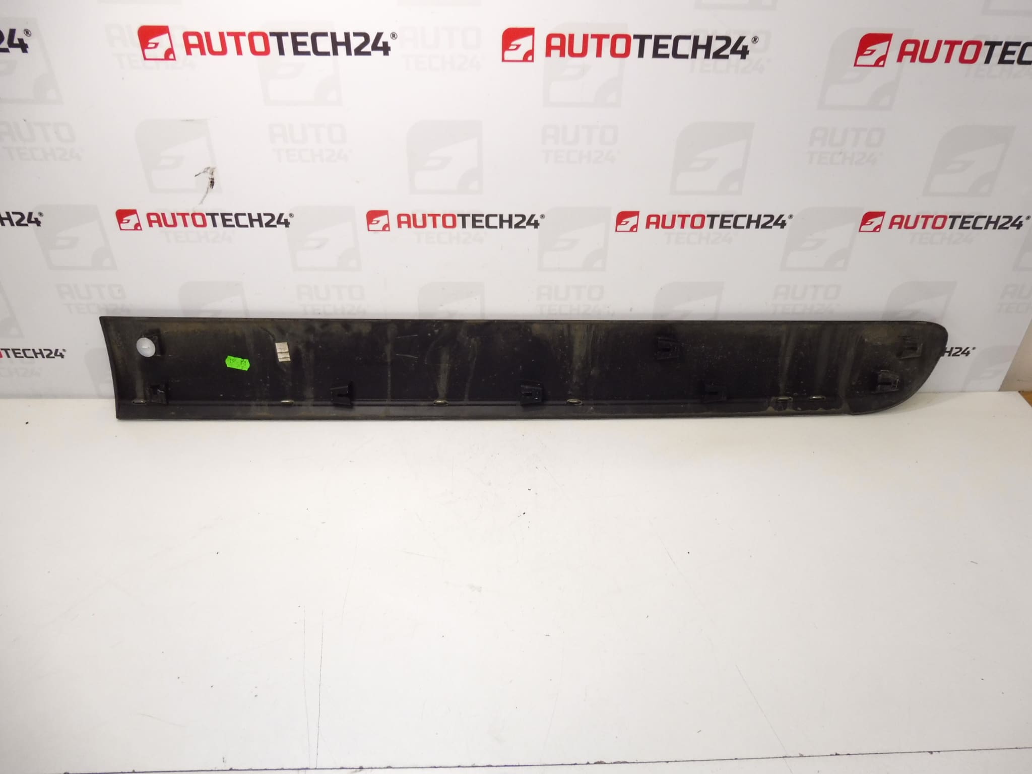 Plinthe de porte avant droit Citroën C3 Picasso 9686338177 8545HK – Image 2