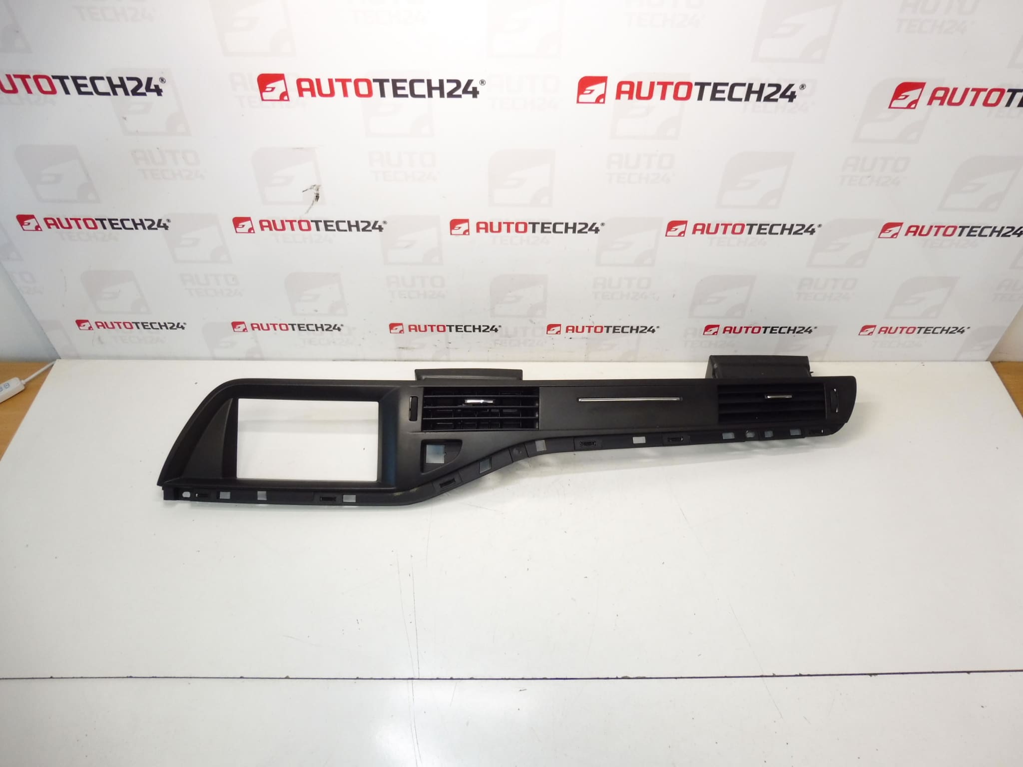 Panneau de Planche de Bord Citroën C5 X7 16069478ZD 8231R7