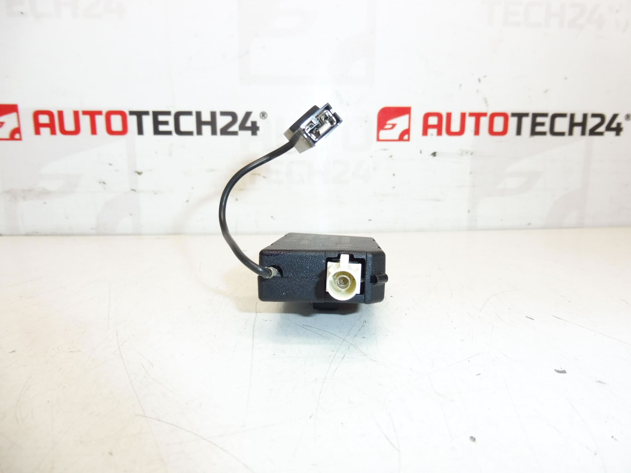Module D'antenne FM2 Citroën Peugeot 9657017980 – Image 2