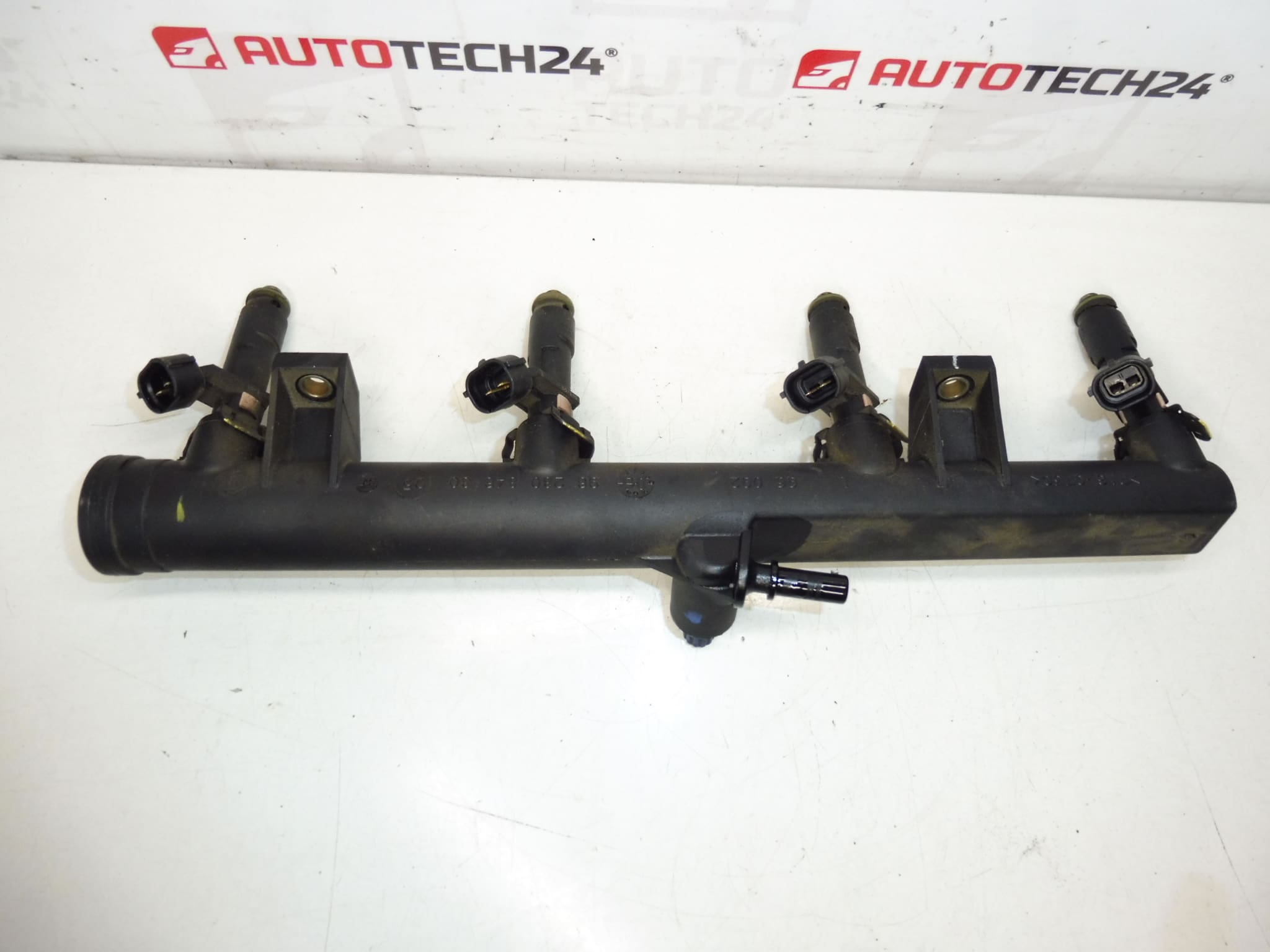 Rampe d'injection Citroën Peugeot 1.8 16V et 2.0 16V 157088 1984G3 – Image 2