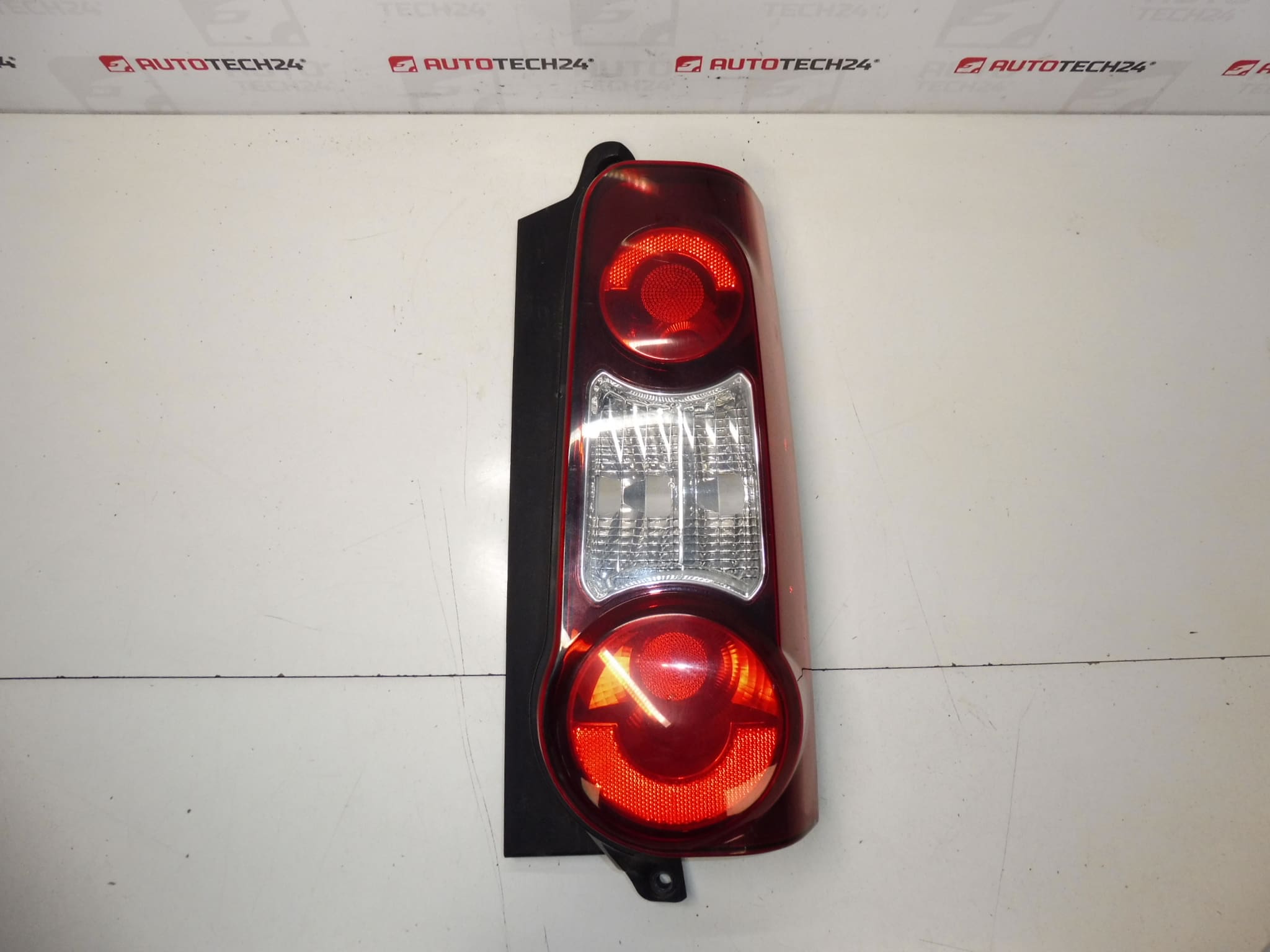 Feu Arrière Droit Peugeot Citroën 9677205480 9680607880