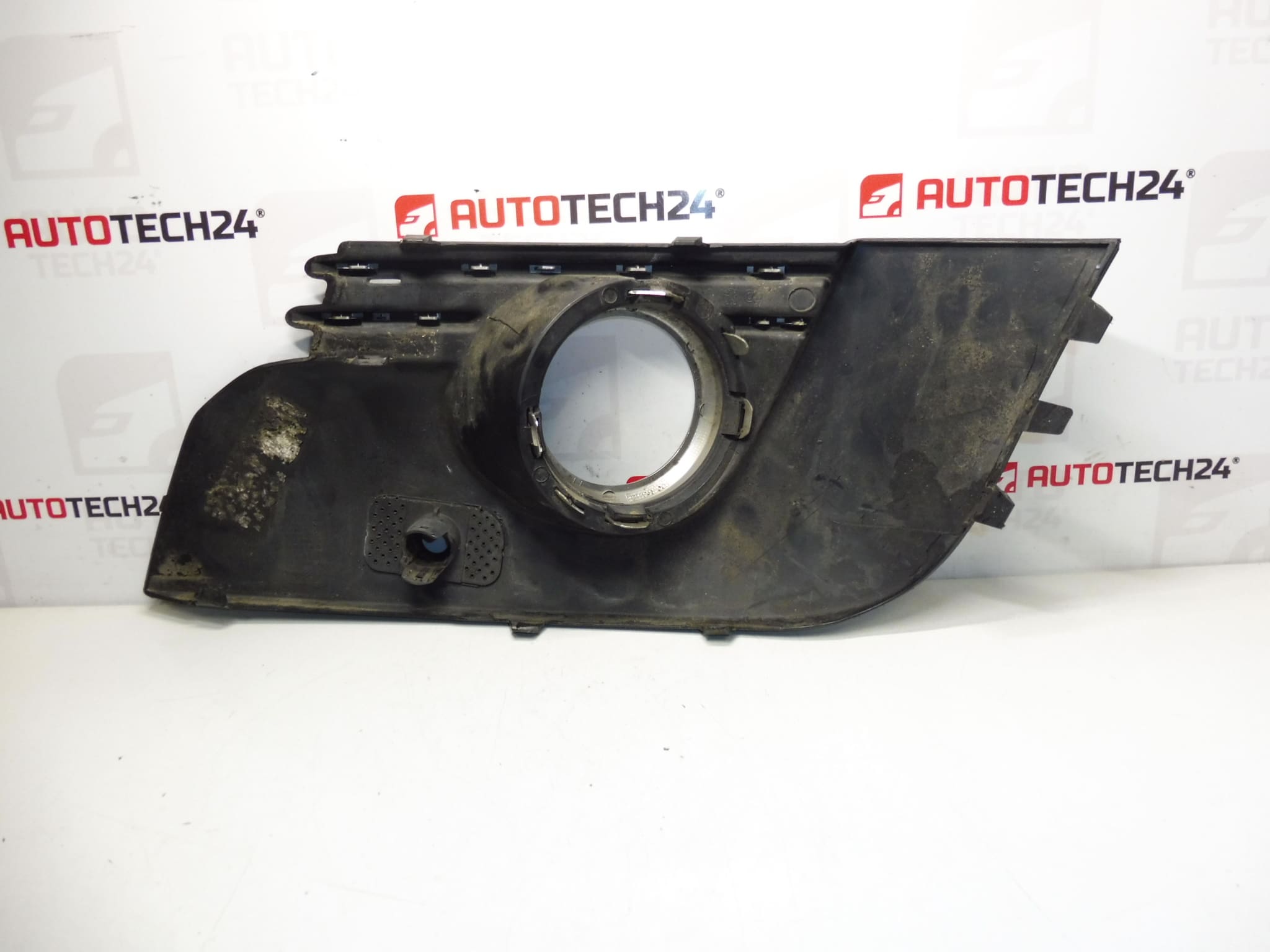 Cadre antibrouillard droit Peugeot 3008 9685098077 745315 – Image 2