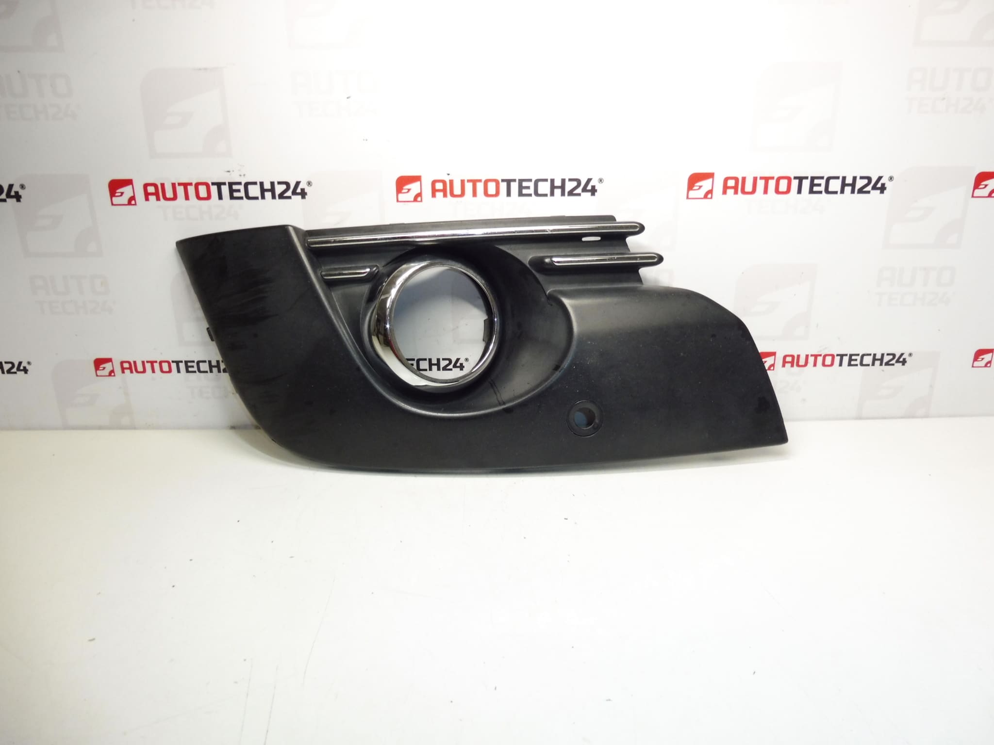 Cadre antibrouillard droit Peugeot 3008 9685098077 745315