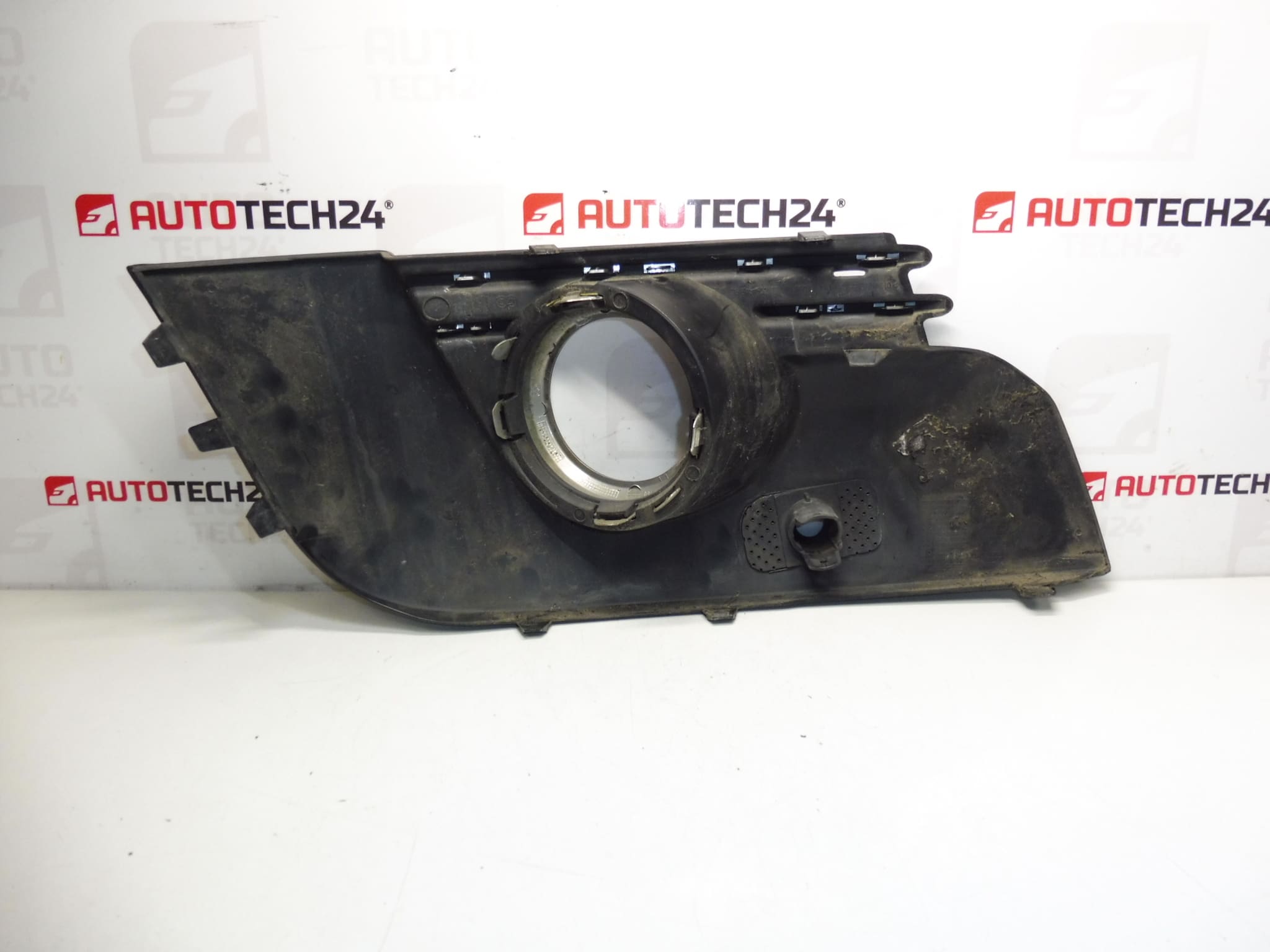 Cadre antibrouillard gauche Peugeot 3008 9684350277 745316 – Image 2