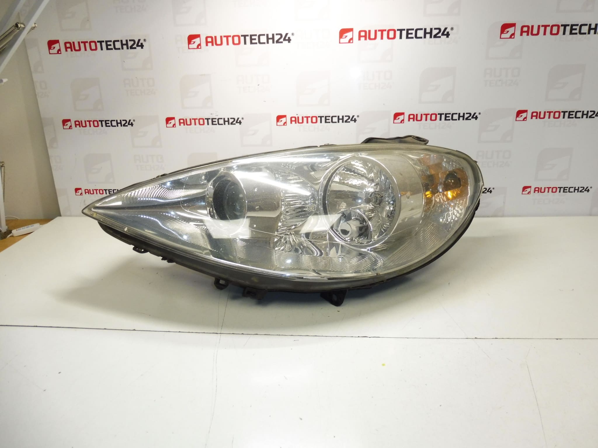 Phare avant gauche Peugeot 807 1400964380 89901574 6208F1
